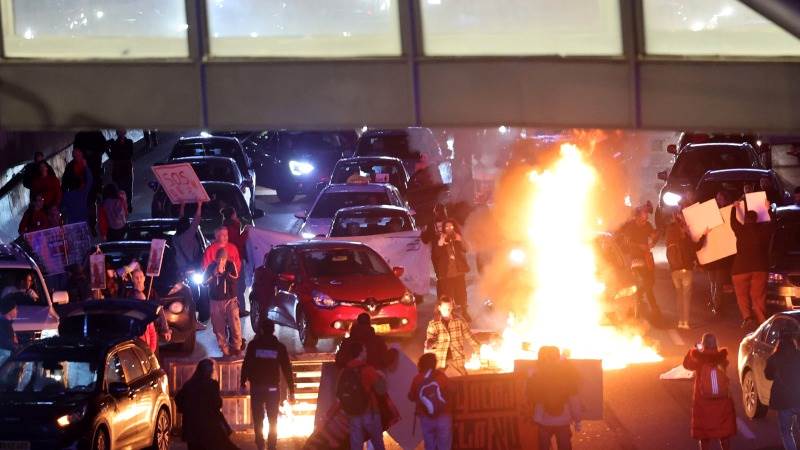 Israeli captives relatives block street in Tel Aviv