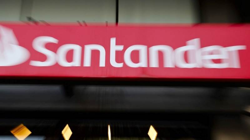 Santander boosts cash dividend, launches €1.5B share buyback