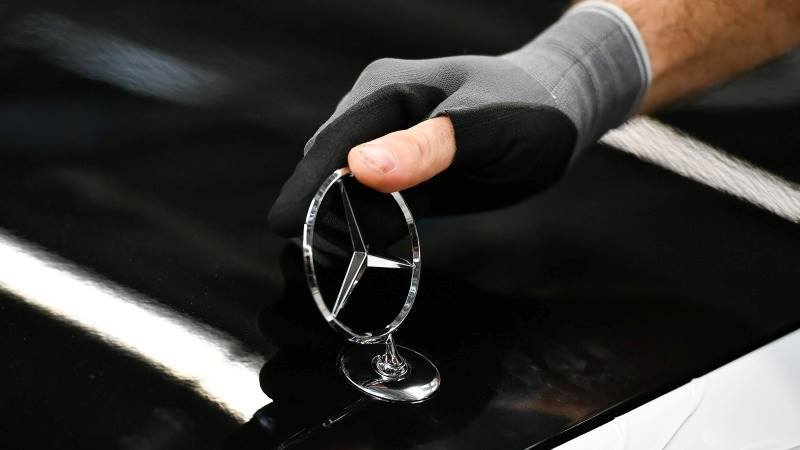 Mercedes-Benz revenue down 1.8% to €40.3B in Q4