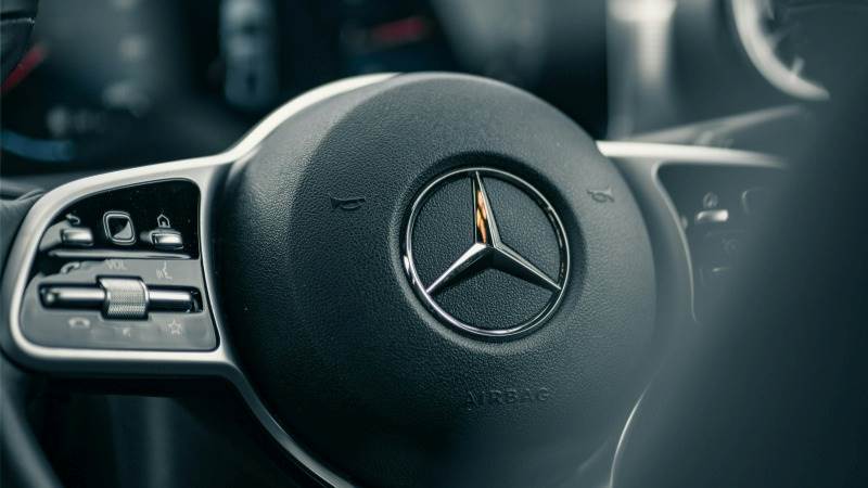 Mercedes-Benz up 5% on earnings, buyback program