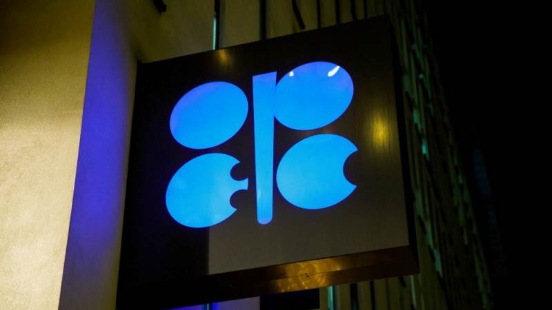 Some OPEC+ members extend voluntary oil cuts