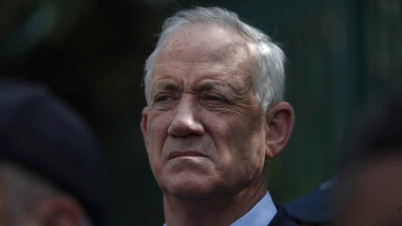 Gantz urges Netanyahu to set agreed election date