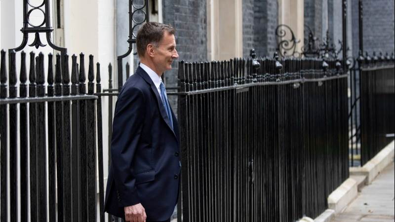 Hunt to slash national insurance by 2% in spring budget