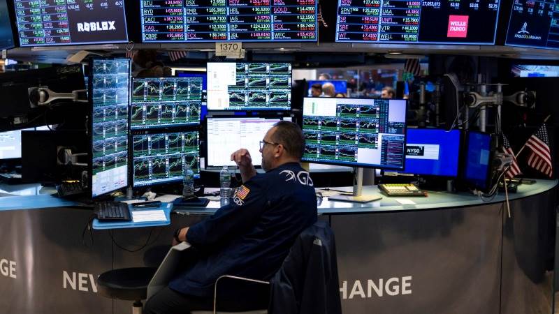 US opens lower amid gold fever, Dow drops 100 pts