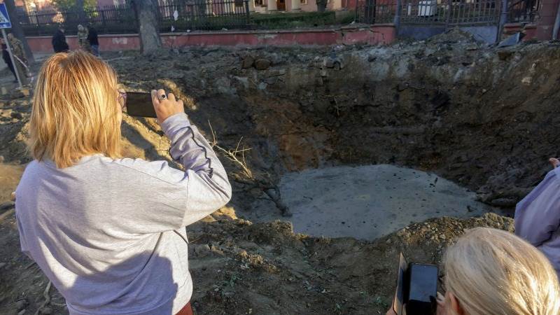 Russian missile hits near Zelensky’s convoy in Odessa