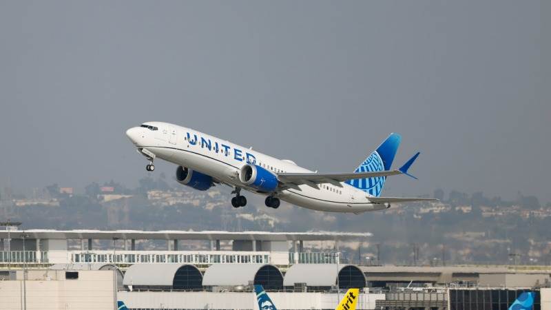 United Airlines plane lands safely after losing tire