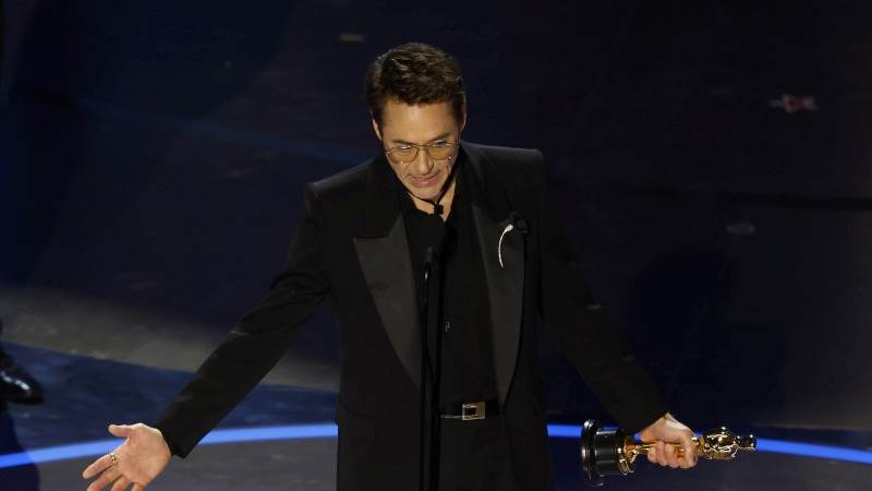 Robert Downey Jr. wins best supporting actor Oscar