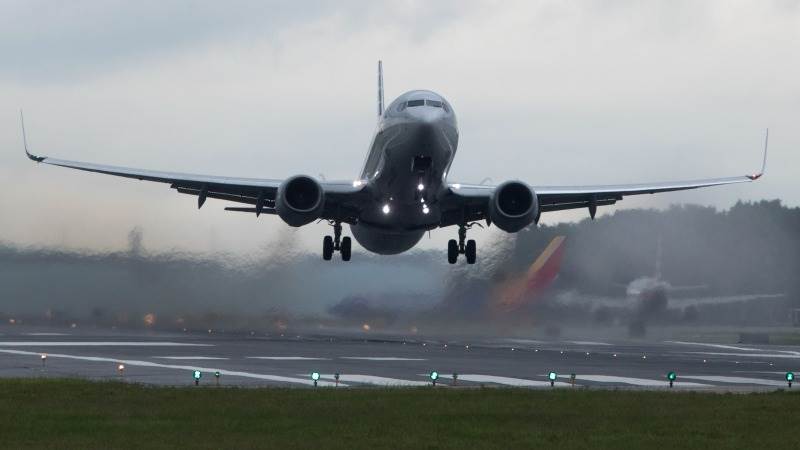 US airline passenger travel to reach record in spring