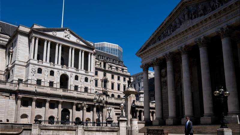 BoE leaves interest rate unchanged at 5.25%