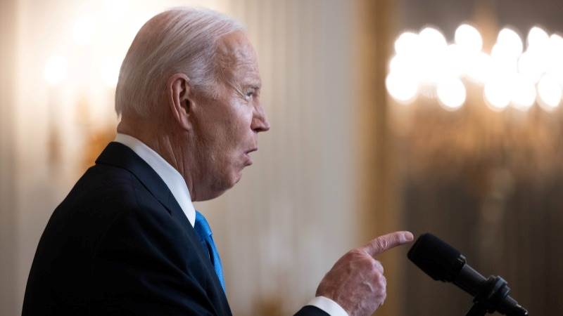 Poll suggests narrow race between Trump and Biden