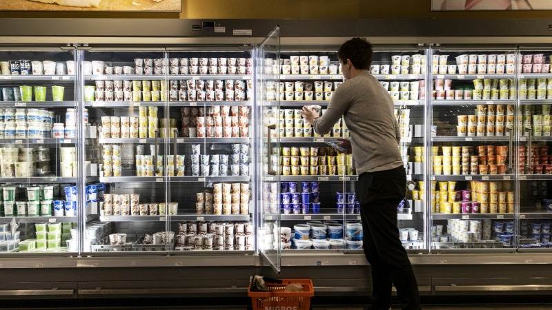 Swiss annual inflation drops from 1.2% to 1%