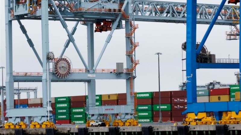 US trade deficit expands to $68.9B in February