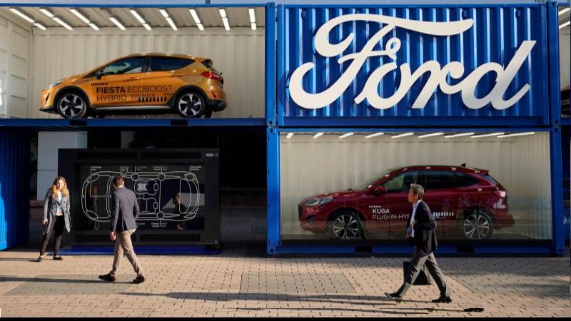 Ford to delay 3-row SUV launch