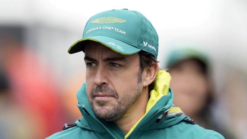 Alonso to stay at Aston Martin until 2026