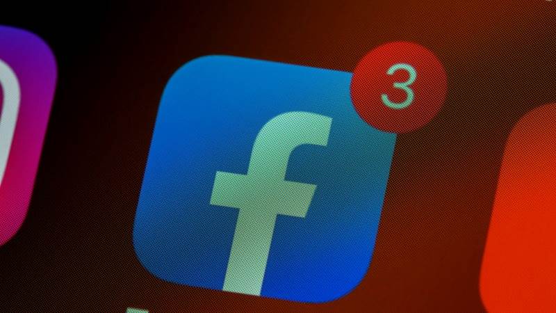 Dutch watchdog advises gov’t to close FB pages