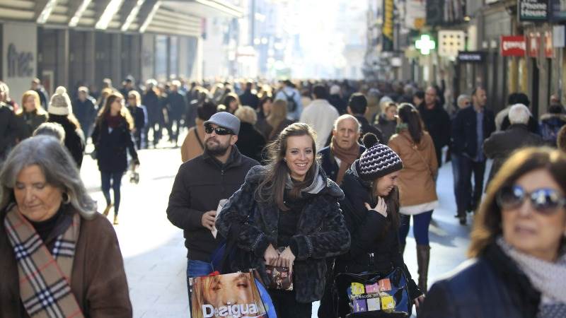 Eurozone consumer confidence slightly up in April