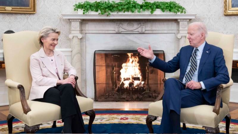 Biden, von der Leyen talk Ukraine crisis