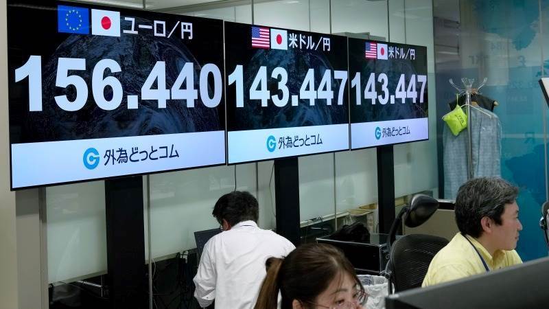 Asia-Pacific trades mixed amid economic data, earnings