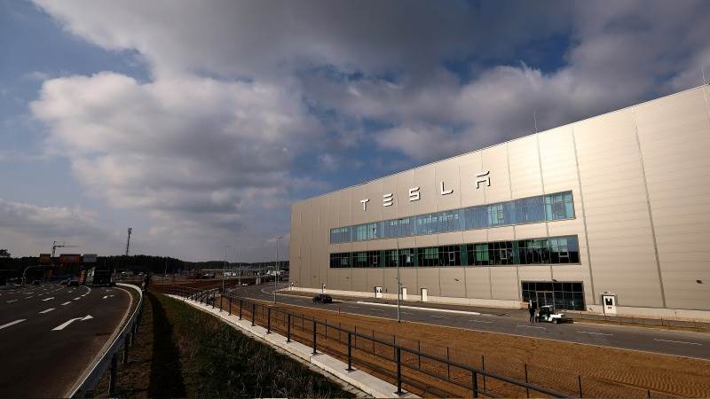 Tesla to cut 400 jobs at German plant