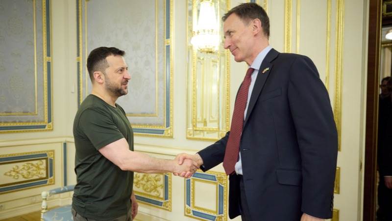 Zelensky, UK’s Hunt talk Russia sanctions in Kiev