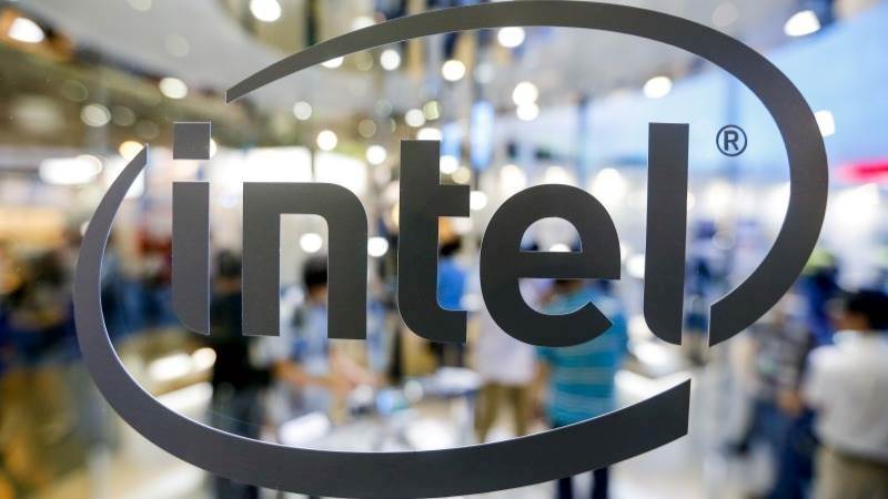 Intel shares plunge 11% to 10-month low on gloomy outlook