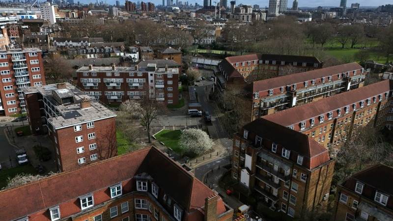 UK mortgage approvals up to 61,300 in March