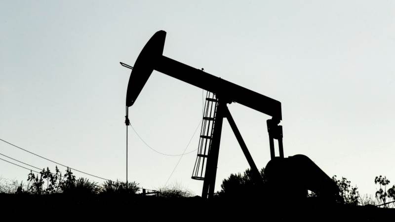 WTI plunges 3% on US stock buildup