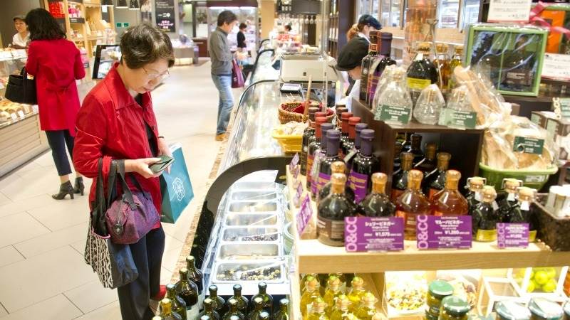 Japanese consumer confidence declines in April