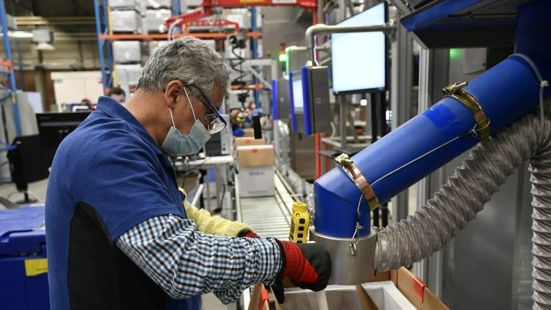 Germany’s manufacturing activity improves slightly in April