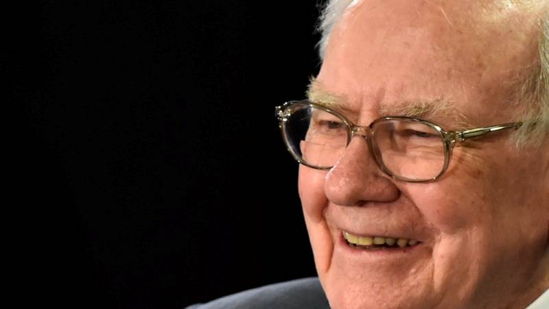 Buffett not ‘uncomfortable’ with ‘putting money’ in Canada