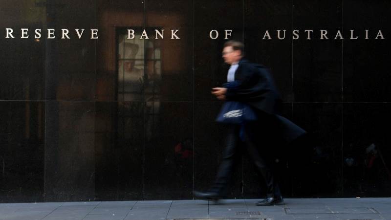 Australia’s central bank keeps rates steady