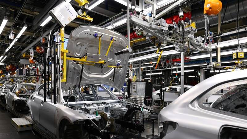 German industrial output down 0.4% in March