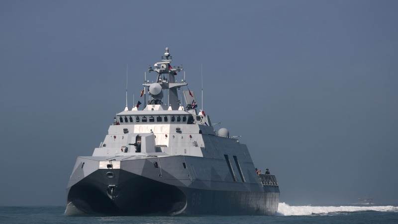 Chinese military accompanies US destroyer through Taiwan Strait