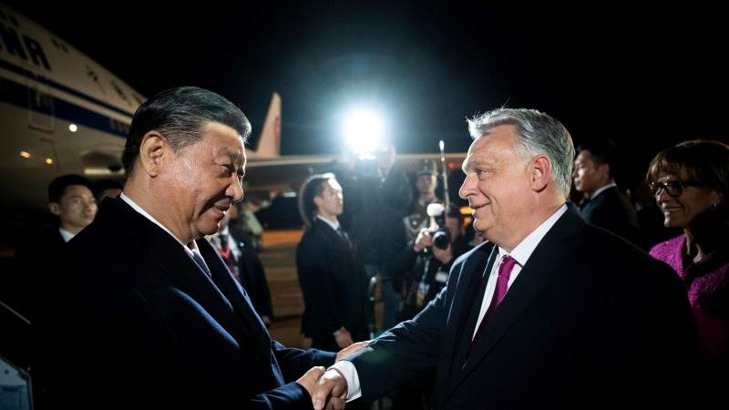 Xi arrives in Hungary, to sign several agreements