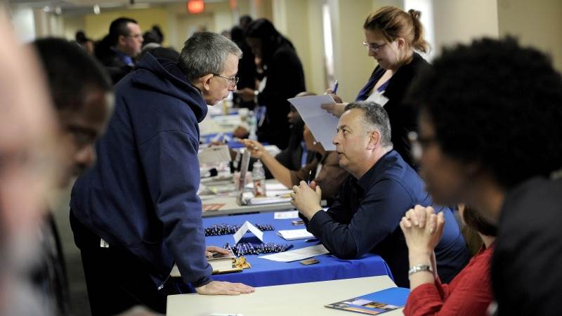 US initial jobless claims up by 22,000 to 231,000