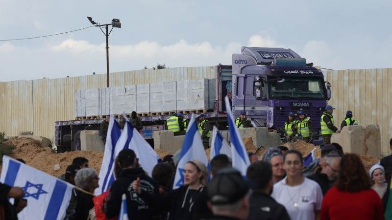 Israel: Dozens of trucks entered Gaza via Kerem Shalom crossing today