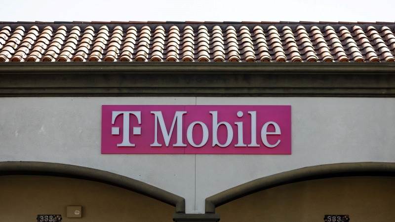 T-Mobile, Verizon reportedly looking to split US Cellular