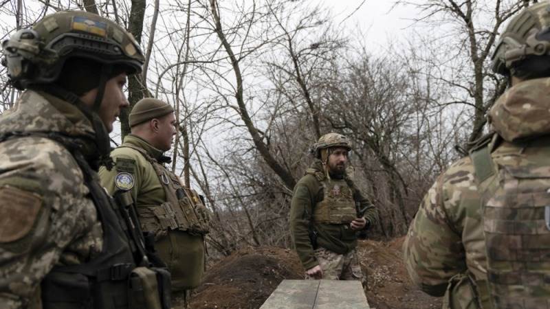 Russian forces target key Ukrainian military sites