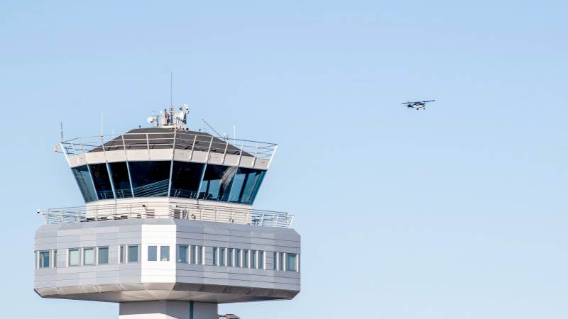 Small plane makes emergency landing in Australia