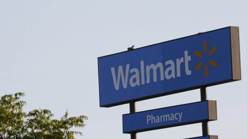 Walmart to reportedly cut jobs, move staff to central hubs