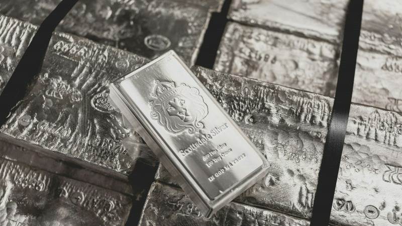 Silver slumps 2.6% amid Fed policy woes