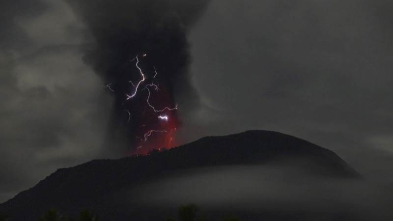 7 villages evacuated as Indonesian volcano erupts