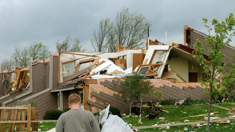 Iowa tornado kills 4, injures at least 35