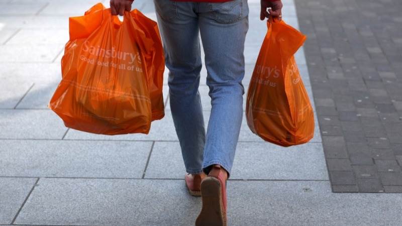 UK consumer confidence improves slightly in May