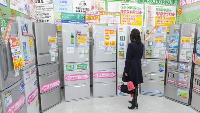 Japanese consumer confidence slips in May