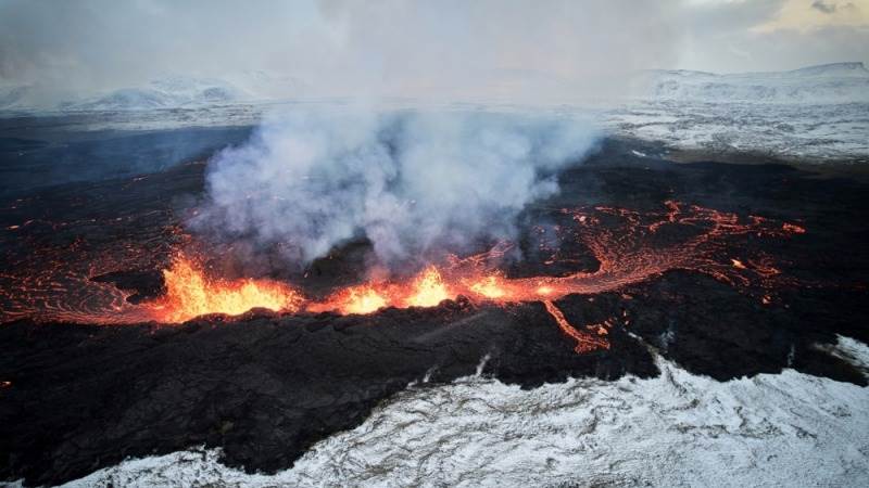 Volcano in southwest Iceland erupts