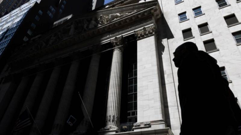 Wall Street closes lower ahead of PCE inflation read