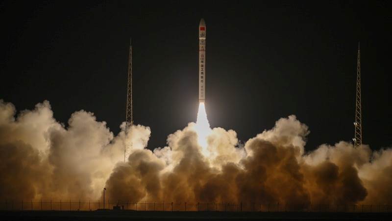 China launches satellite carrier rocket