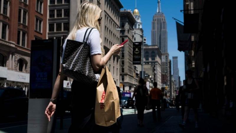 US personal spending up 0.2% in April