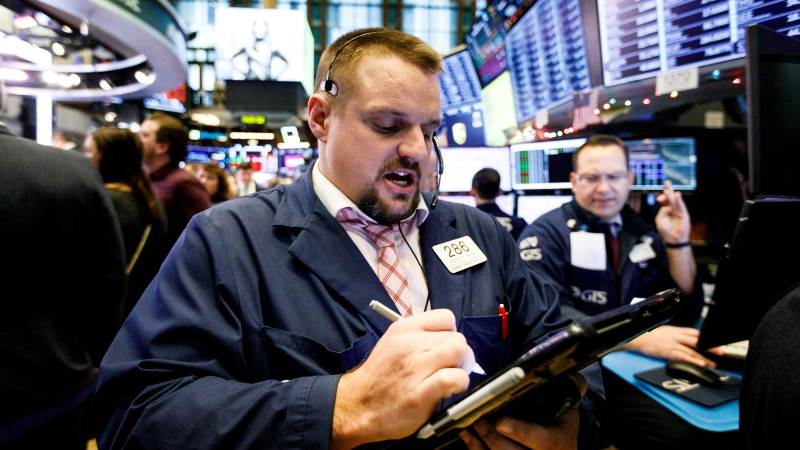 US markets deepen losses, Dow falls 430 pts